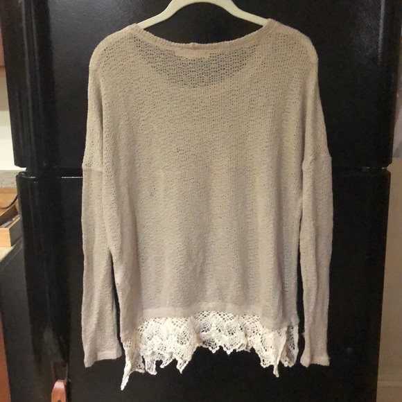 UO SWEATER - Picture 2 of 3